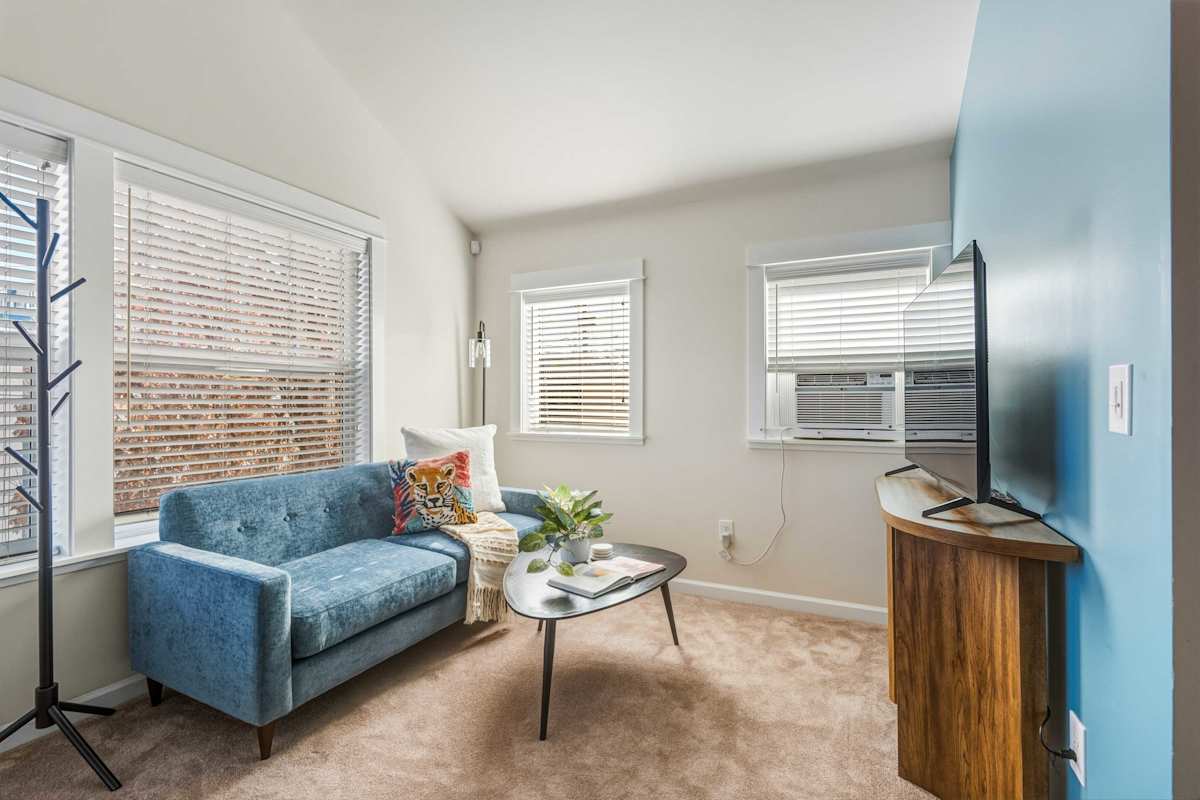 Sun-Drenched Slabtown Loft Studio in Pearl District - main photo