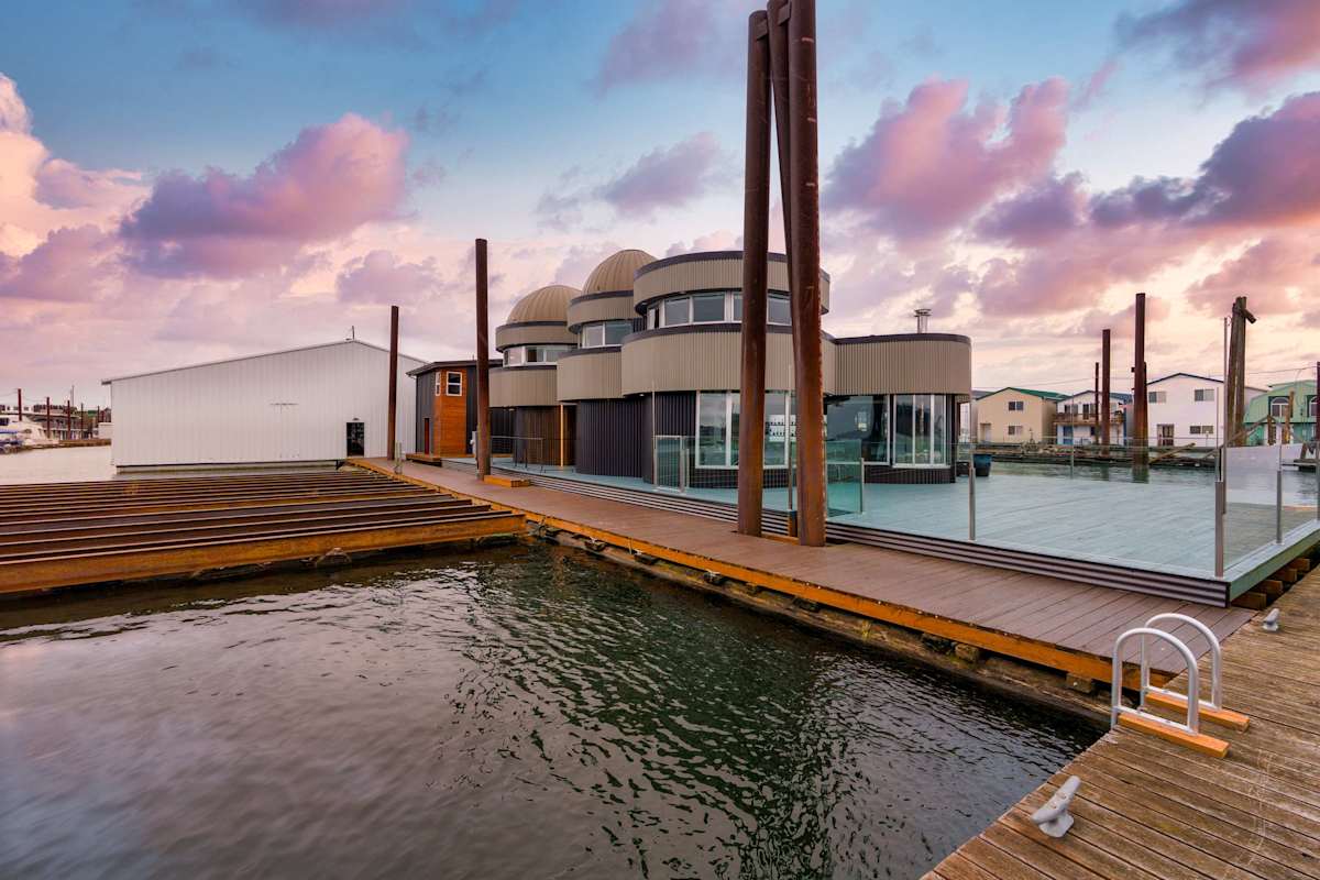 Aqua Star – Iconic Floating Home on the Columbia in Portland - main photo