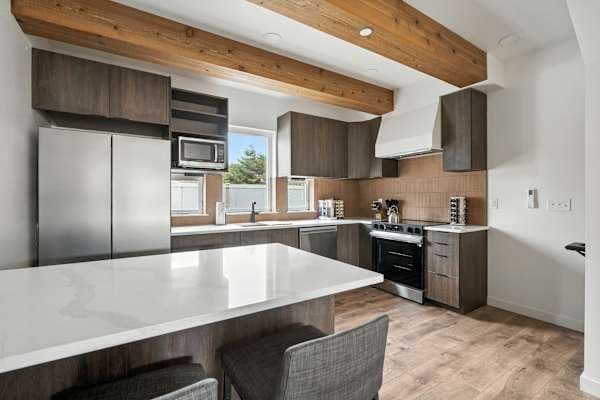 Kerns 6BR Gem - New Build, Spanish Flair in Northeast Portland - photo 2