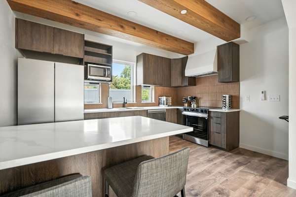 6 Bedroom Casa Adelynn in Kerns in Northeast Portland - photo 1