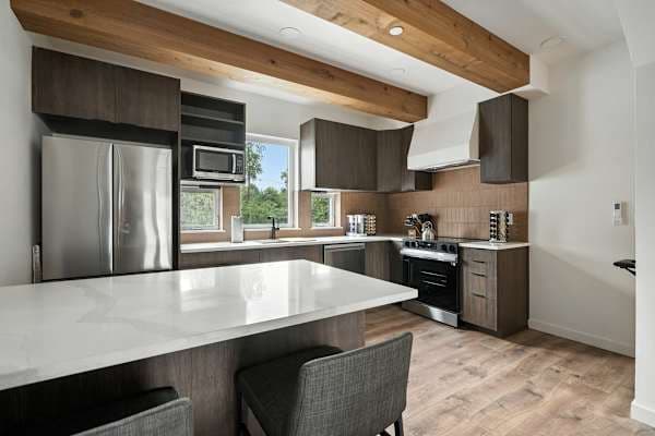 Spacious 6BR - New Spanish Home in Best Kerns Spot in Northeast Portland - photo 4