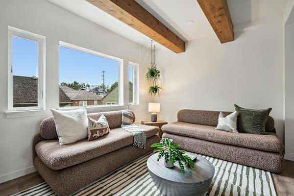 Spacious 6BR - New Spanish Home in Best Kerns Spot in Northeast Portland - photo 1