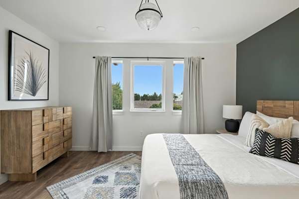Spacious 6BR - New Spanish Home in Best Kerns Spot in Northeast Portland - photo 2