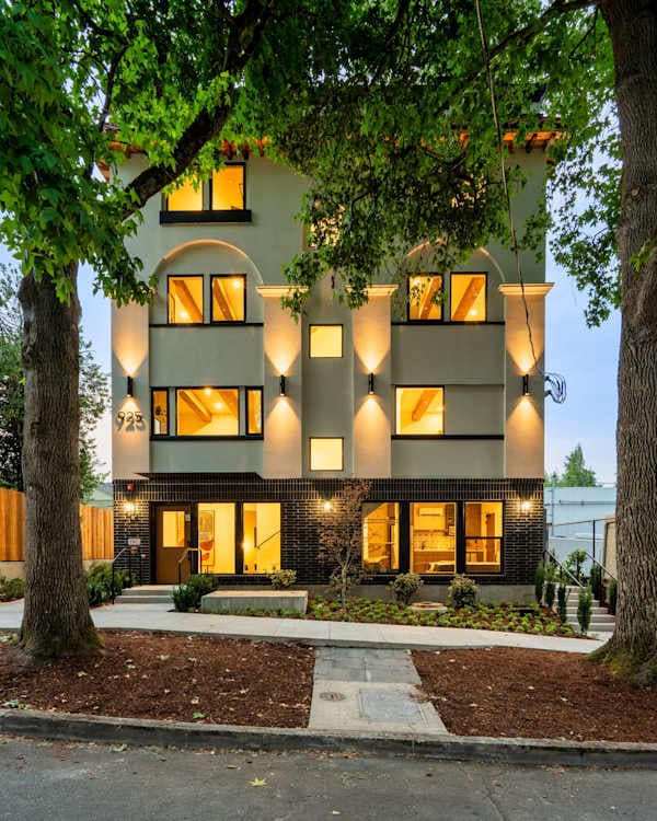 Luxury 2BR • Walkable • Best Location • Fast WiFi in Northeast Portland - photo 4