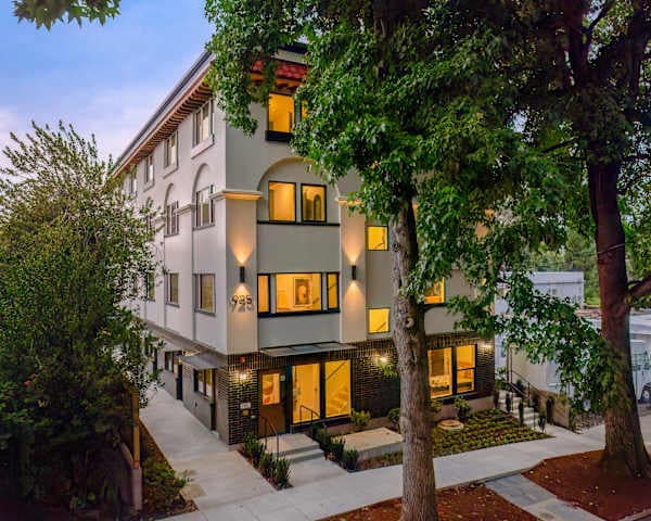 New Spanish-Style Townhome in Kerns | Walk to Bars & Cafes
