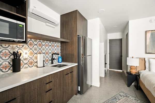 New Kerns Studio Prime Spot Walkable Area in Northeast Portland - photo 3