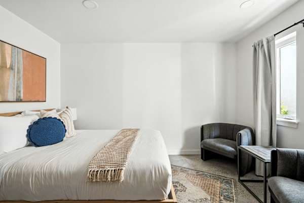 New Kerns Studio Prime Spot Walkable Area in Northeast Portland - photo 4