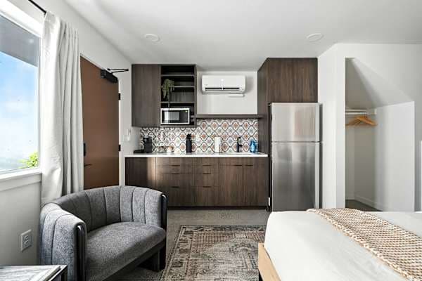 Kerns Studio - Near Coffee, Dining & Transit in Northeast Portland - photo 2