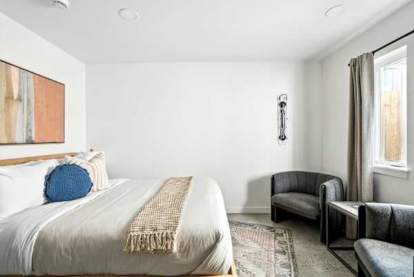 Kerns Studio Near Coffee, Dining & Transit