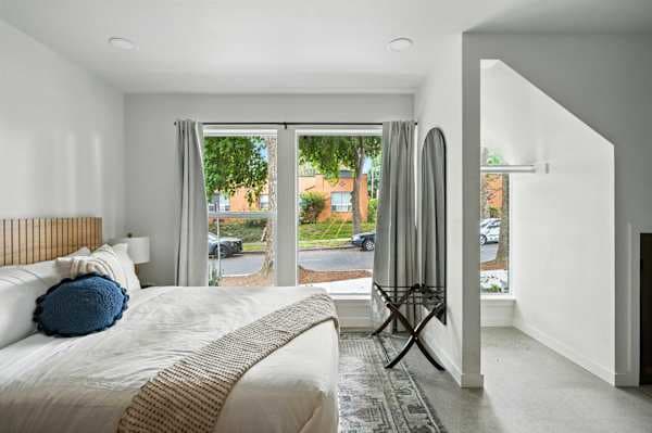 Spanish-Style Studio | Private Entry | Foodie Row in Northeast Portland - photo 2