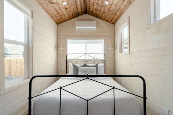The Tiny Farmhouse on Alberta in Alberta Arts District - photo 2