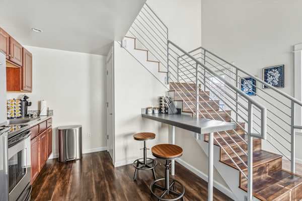 Sun-Drenched Slabtown Loft Studio in Pearl District - photo 1