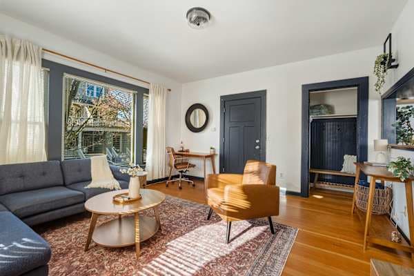 Hawthorne District Gem: Walk to Everything in Hawthorne & Belmont - photo 2