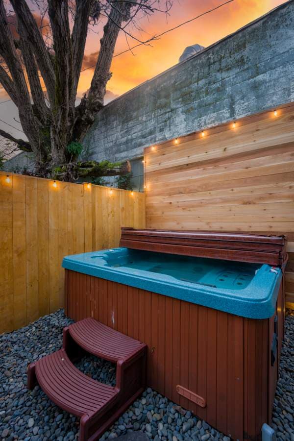 Private hot tub — brand new (2026)