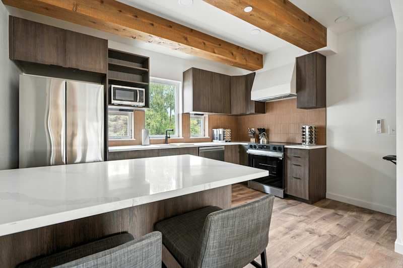 Kerns 6BR - New Spanish Style Group Stay