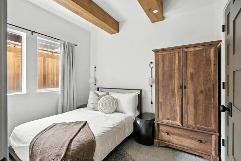 Kerns 6BR - New Spanish Style Group Stay