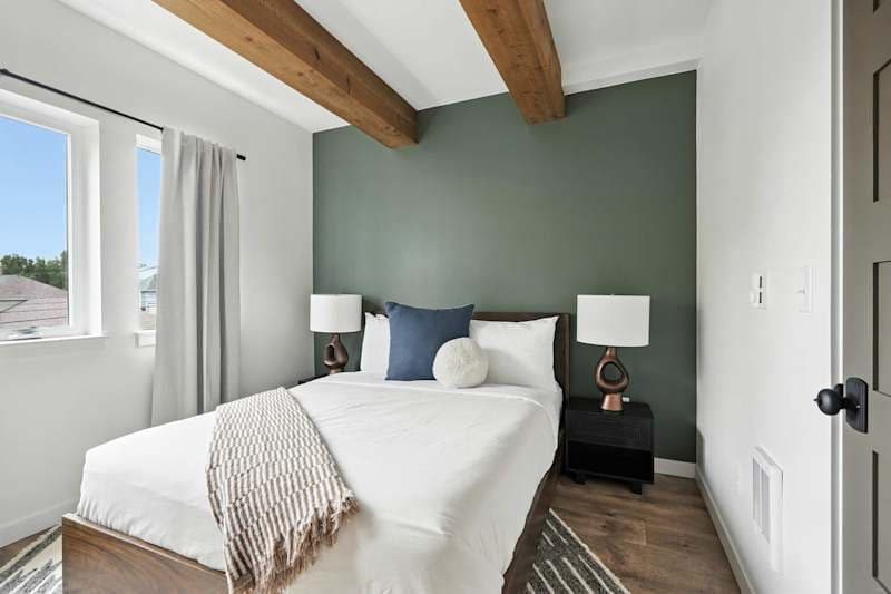 5BR at The Adelynn - Luxury Build - Walk to All