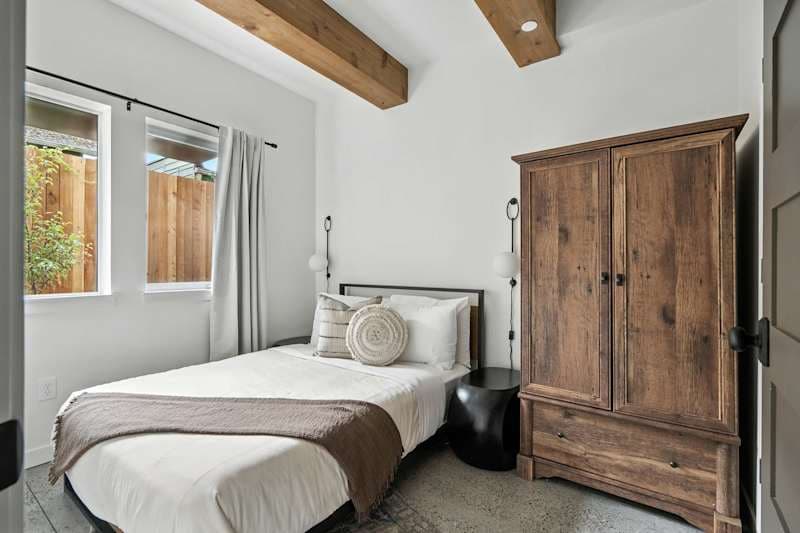 5BR at The Adelynn - Luxury Build - Walk to All