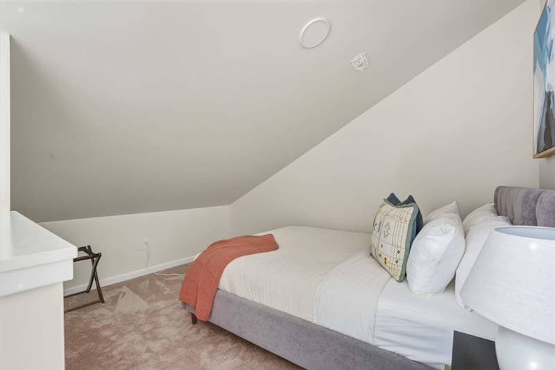 Sun-Drenched Slabtown Loft Studio