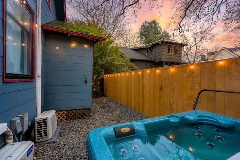 Hot tub | 4BR/2BA + Guest Suite | Sleeps 8