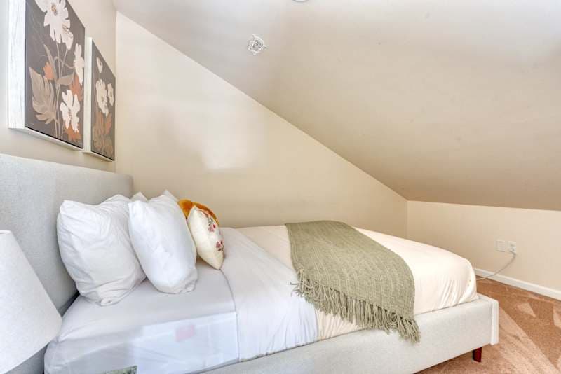 Elegant NW Portland Suites - Central Walkable Stay