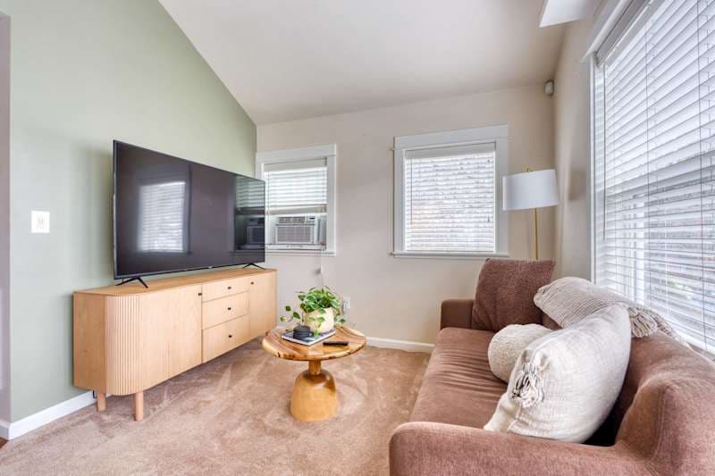 Elegant NW Portland Suites - Central Walkable Stay