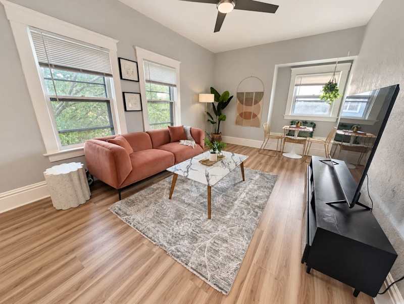 Sunny Slabtown 2BR • Walk to Everything NW